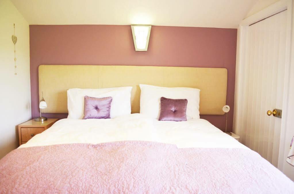 Dove Meadow Bed & Breakfast Denstone Eksteriør billede
